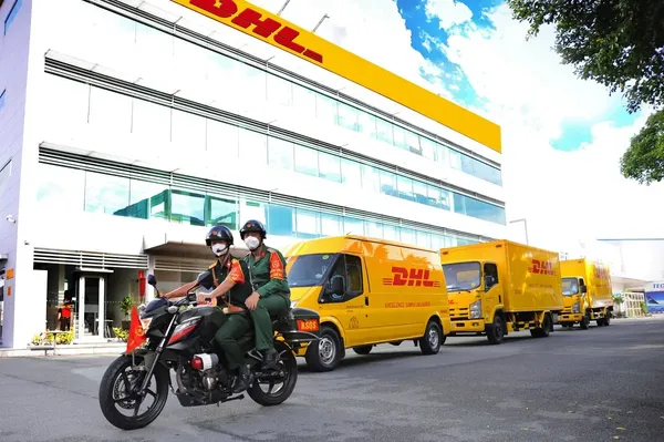 DHL Express tiếp tục hỗ trợ vận chuyển thành công vắc-xin ngừa Covid-19 về Việt Nam